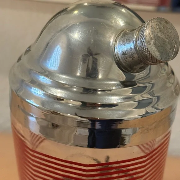 Elegant Red and Black Cocktail Shaker Set with Glasses #vintage #cocktailshaker - Picture 6 of 7